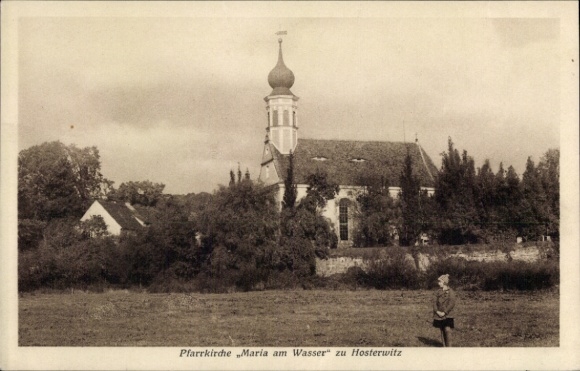Postcard Dresden Hosterwitz, parish church Maria am Wasser, girl on meadow