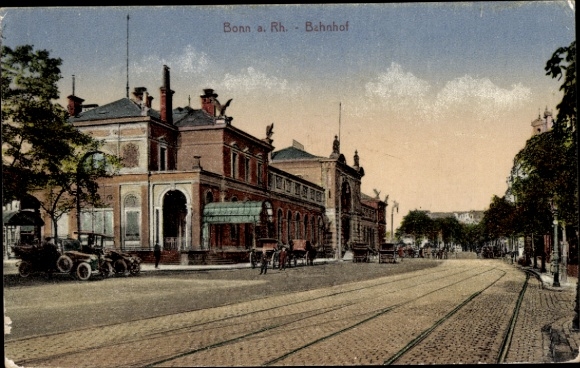 Ak Bonn am Rhein, Straßenpartie mit Blick auf den Bahnhof
