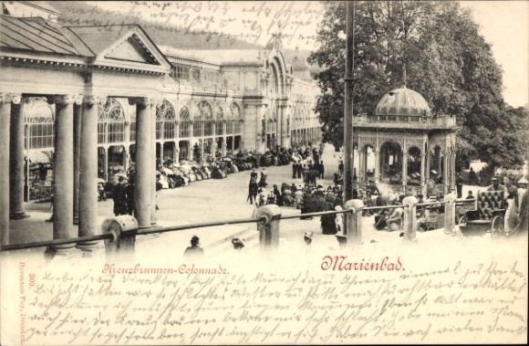 Postcard Mariánské Lázně Mariánské Lázně Karlovy Vary region, cross fountain colonnade, many people, view of