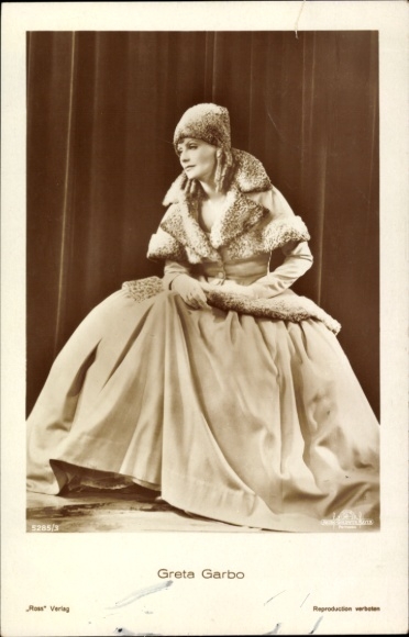 Ak Schauspielerin Greta Garbo, Kleid, Pelz, Portrait, Ross
