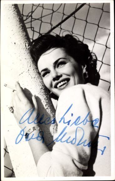 Postcard actress Vera Molnar, portrait, autograph