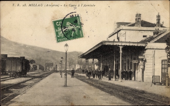 Postcard Millau Aveyron, The Station at the Arrival