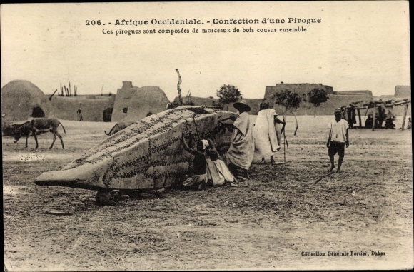 Postcard Westafrika, building a boat from wooden parts