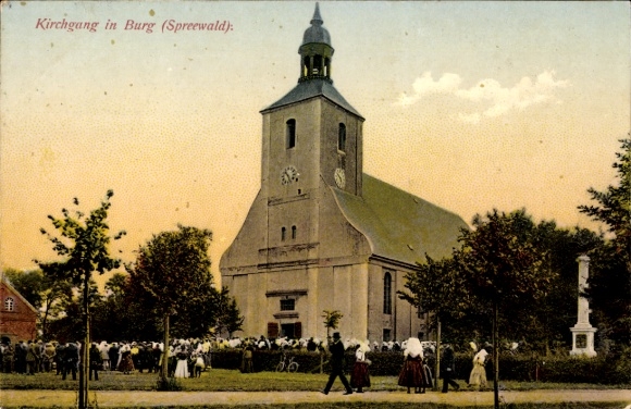 Ak Burg im Spreewald, kerk, publiek, kerkgangers, sfeer