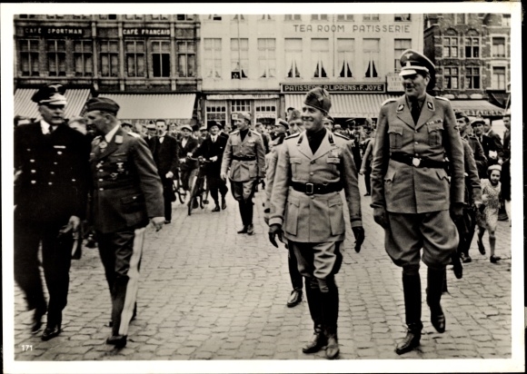 Foto Italiaans. Minister van Buitenlandse Zaken Graaf Ciano in Brugge, von Mackensen, Loerzer en von Dörnburg, juli 1940