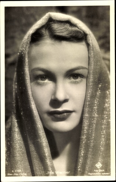Postcard actress Ilse Werner, portrait with headscarf, Ufa Film