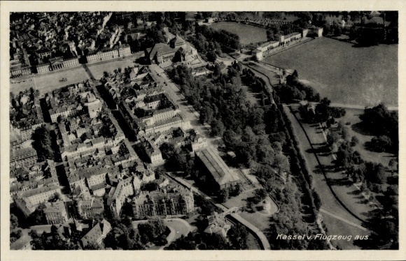 Ak Kassel in Hessen, Luftaufnahme von  Stadtansicht, Häuser, Bäume