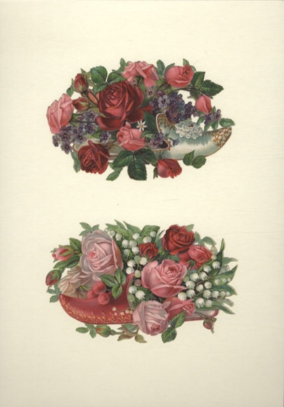 2 pantofelki z opłatka zdobione różami, konwaliami, fiołkami, wymiary ok. 9 x 13,5 cm każdy