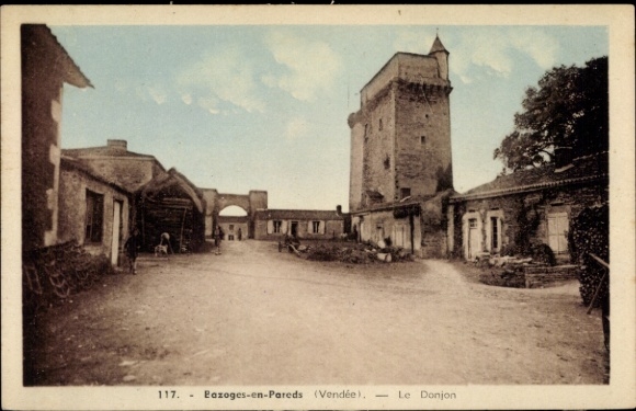 Postcard Bazoges-en-Pareds Vendee, Le Donjon
