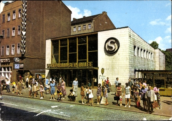 Postcard Berlin Prenzlauer Berg, S-Bahn station Schönhauser Allee, bus stop, kiosk, passers-by