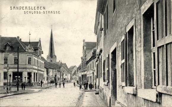 Ak Sandersleben in Anhalt, Schlossstraße, uitzicht op de stad, uitzicht op straat