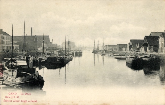 Ak Gand Gent Oost-Vlaanderen, GAND. Le Dock, boten in het water, huizen aan de oever, zwart-witfoto