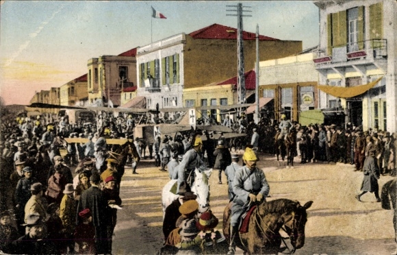 Postcard Thessaloniki Greece, captured German military aircraft, transport through the streets, I.WK