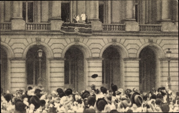 Postcard Bruxelles Brüssel, The Advent of King Leopold III, Royal Family on the balcony of the Palace
