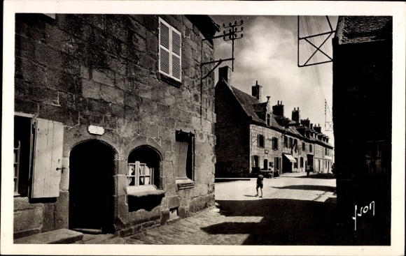 Postcard Roscoff Finistère, cityscape, building, street, shadow, few people