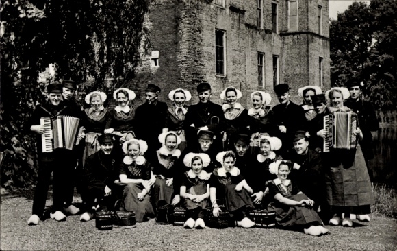 Ak Vaassen Epe Gelderland Niederlande, Cannenburgher Bauerntänzer Gruppen Portrait