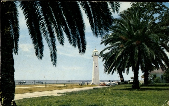 Ak Biloxi Mississippi USA, Leuchtturm, Palmen, Küstenansicht, klarer Himmel