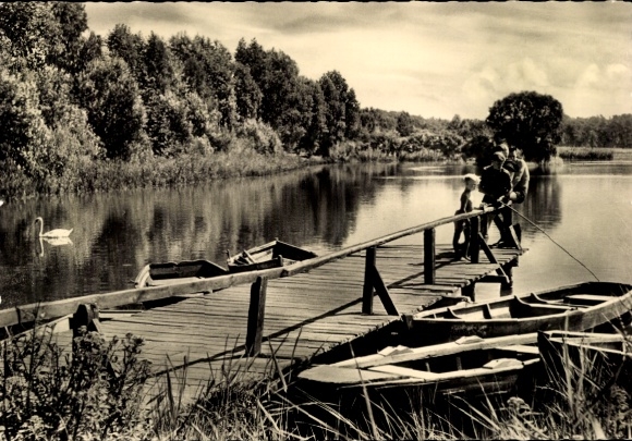Postcard Ostseebad Kölpinsee on Usedom, men and child on jetty, boats