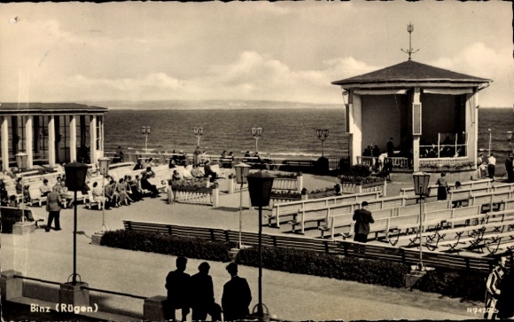 Postcard Seebad Binz on Rügen, view of the beach promenade, people, pavilion, sea