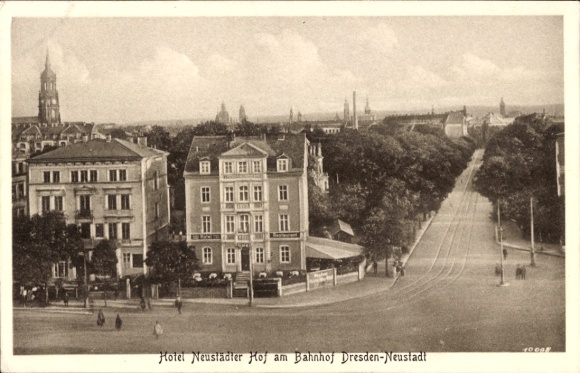 Postcard Dresden Neustadt, Hotel Neustädter Hof at the train station