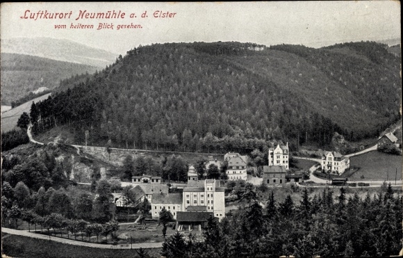 Ak Neumühle an der Elster, Panorama vom Ort, Hügel