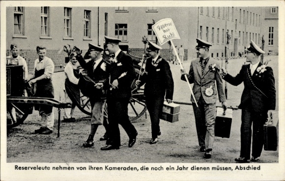 Postcard German Wehrmacht, reserve men say goodbye to their comrades