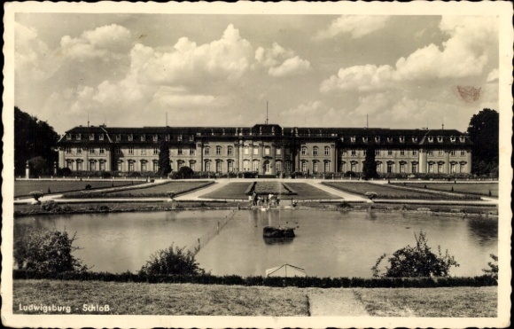 Ak Ludwigsburg in Württemberg, Schloss  Gartenanlage, Gewässer, Wasserboot