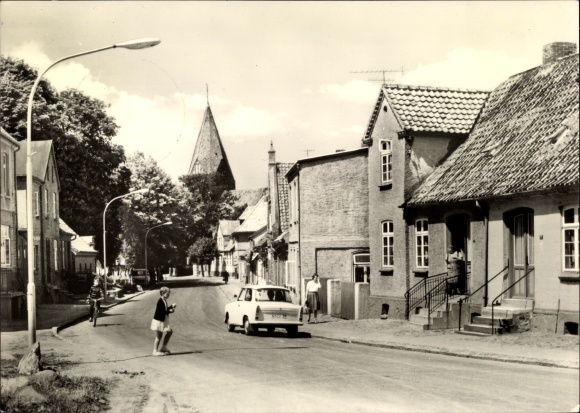 Postcard Klütz in Mecklenburg, Wismarsche Strasse, church