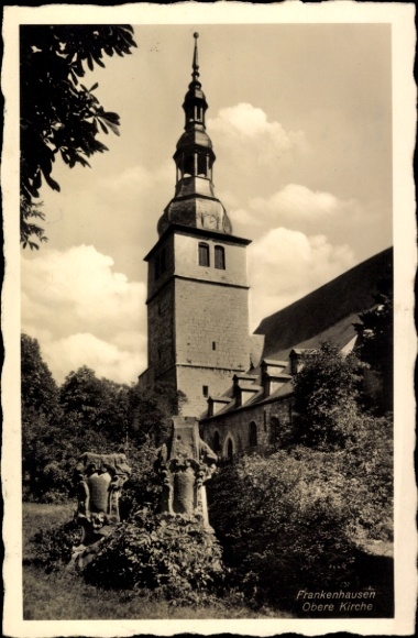 Ak Bad Frankenhausen am Kyffhäuser Thüringen, Obere Kirche, Turm, grüne Umgebung, schwarz-weiß