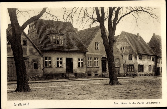 Postcard Greifswald in Mecklenburg Western Pomerania, Alter Häuser, Martin Lutherstrasse