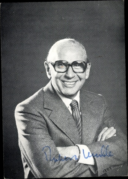 Postcard journalist and television presenter Robert Lembke, portrait, autograph