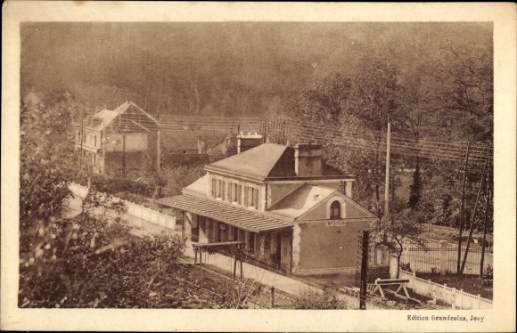 Postcard Jouy the Potter Eure-et-Loir, The train station