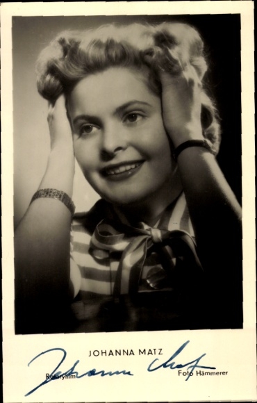 Postcard actress Johanna Matz, portrait, autograph