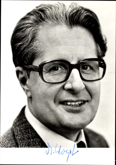 Postcard politician Hans Jochen Vogel, Mayor of Berlin, SPD, portrait, autograph