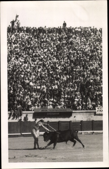 Photo Beziers, bullfighting arena, spectators, torero