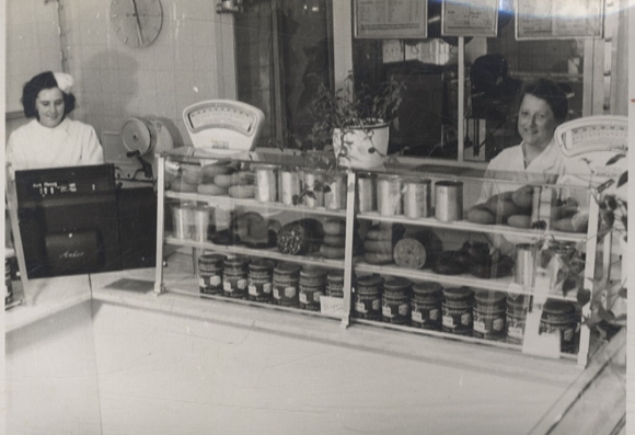 Original Foto Berlin Pankow(?), Streustraße(?), Fleischerei Klinke, Innenansicht, um 1946