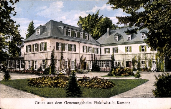 Ak Kamenz in Sachsen, Genesungsheim Piskowitz, Gartenanlage, Gebäude, Blumenbeete