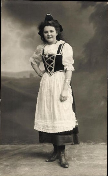 10 alte Ansichtskarten Frauenportraits, Diverse Motive