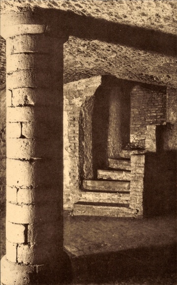 CPA Lennik Brabant Flamand, Château de Gaasbeek, Vue d'une salle basse dans one des tours démantelée