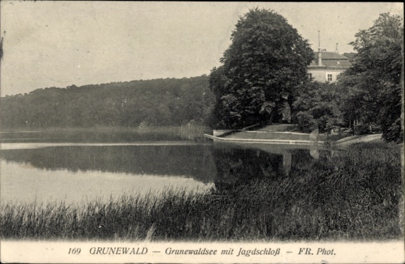 Postcard Berlin Wilmersdorf Grunewald, Grunewaldsee with hunting lodge, quiet nature, water view
