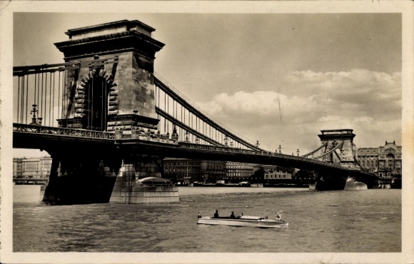 KP Budapest Węgry, Most Łańcuchowy Széchenyi, rzeka, łodzie,