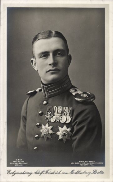Ak Erbgroßherzog Adolf Friedrich von Mecklenburg Strelitz, Portrait in Uniform, Orden