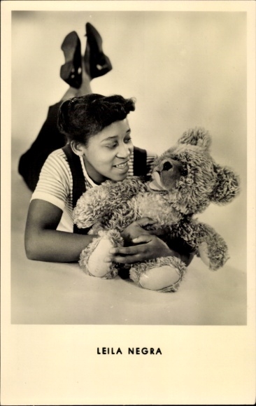 Postcard actress Leila Negra, teddy bear, portrait