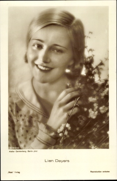 Ak Schauspielerin Lien Deyers, Portrait
