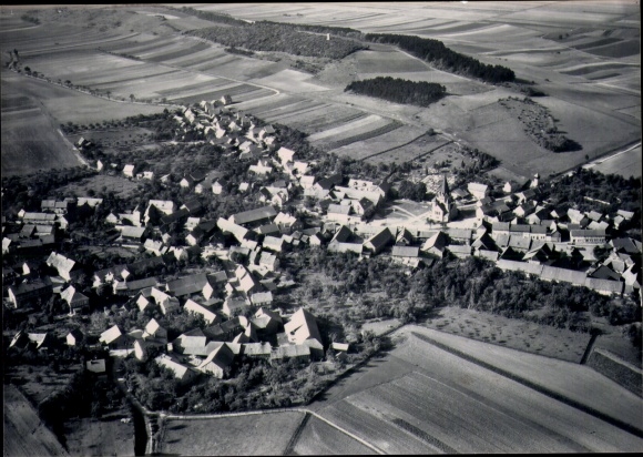 Ak Ohrdruf in Thüringen, S/W-Foto einer Stadt, die von Feldern und Wäldern umgeben ist