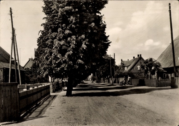 Postcard Sukow in Mecklenburg, Dorfstraße