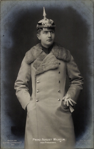 Ak Prinz August Wilhelm von Preußen, Portrait, Mantel, Pickelhaube, Liersch 1601