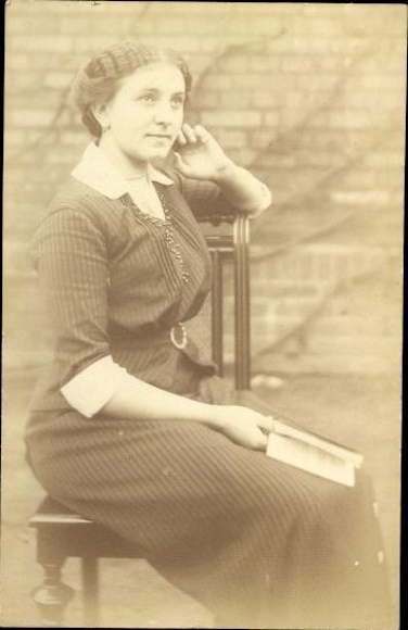 10 alte Ak Frauenportraits, diverse Ansichten