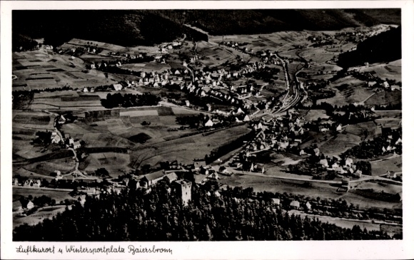 Ak Baiersbronn im Schwarzwald, Luftaufnahme, Wintersport, Landschaft, Häuser, Berge