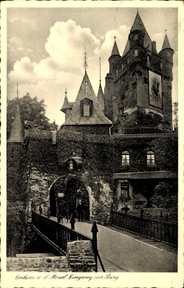 Ak Cochem an der Mosel, Eingang zur Burg, romantische Architektur,  Atmosphäre